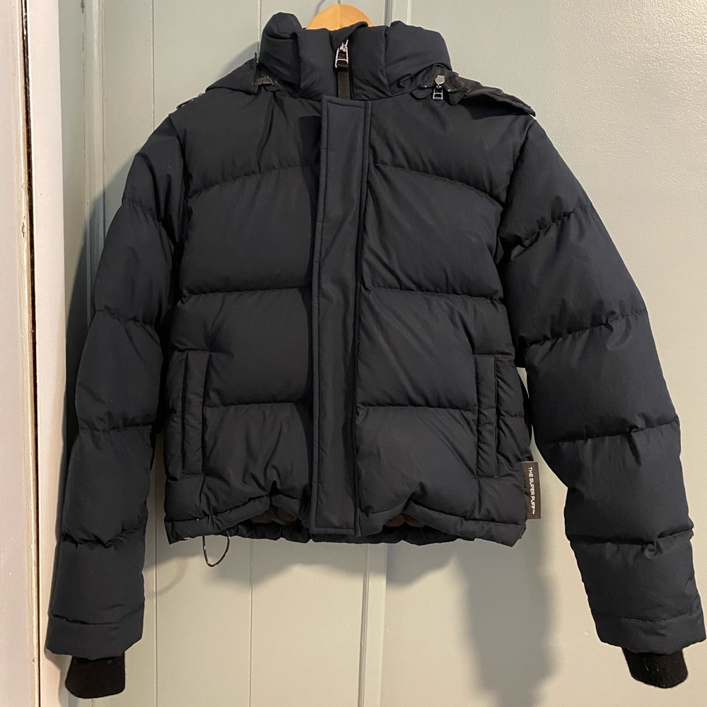 The Super Puff Shorty. Runs big. 2XS feels like Small. No tag but not used.